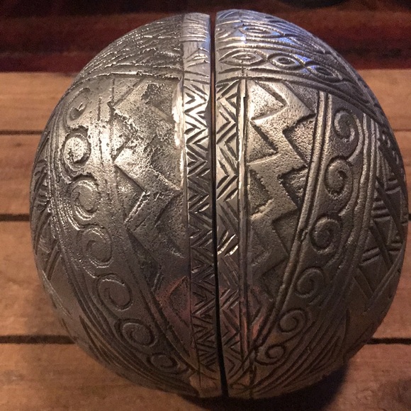 Pottery Barn Teen & Zoe Ziegler Collaboration Metal Split Skull Bookends 💀 - Picture 5 of 11